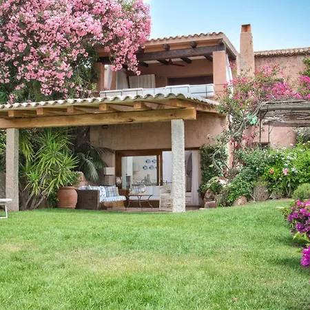 Holiday home Amazing Two-bedroom House With Sea View In Cala Di Volpe